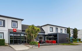 Hotel ibis Saint-Malo Madeleine Exterior photo